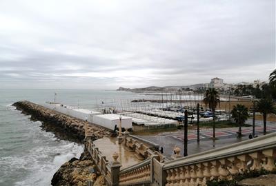 Sitges reforça el Passeig Marítim amb mesures d’urgència davant els temporals. Ajuntament de Sitges